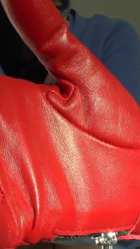 Hoje é o dia da sua ejaculação! Luvas de Couro Vermelho Cheirando, Lady Victoria Valente