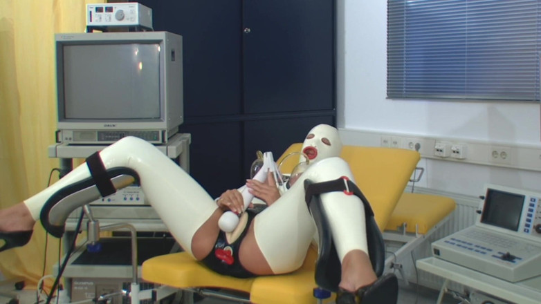 Rubber & Clinic Studio - 1ATOYS: Ujian rectal nakal dengan cakupan dalam karet