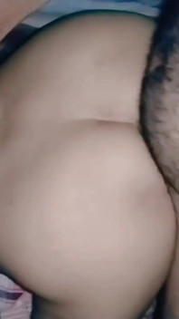 Desi Bhabhi lämnades ensam hemma av sin styvbror