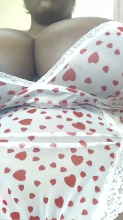 Legendary Booty Overdose: Грудаста товстушка стриптиз