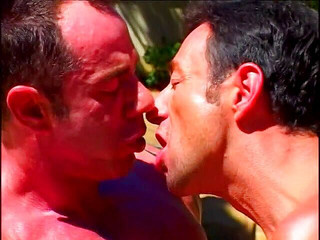 Boy Zone: Svalnatá chlapci šukají vedle fontány