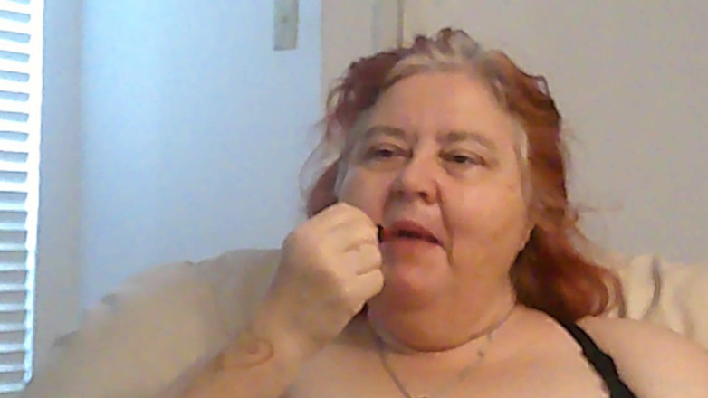 BBW nurse Vicki adventures with friends: แชทลิปสติกตัวจิ๋วแต่งตัว