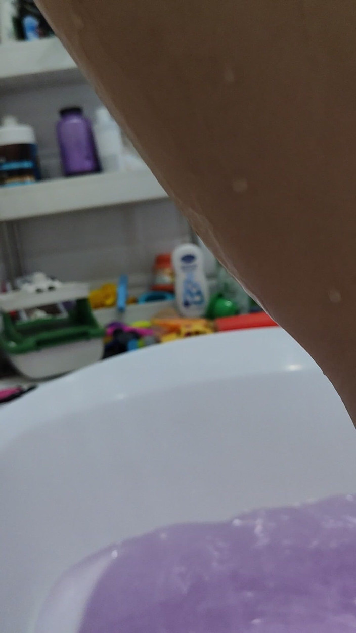 Risky Hairy Couple: Pizdă umedă păroasă, picioare păroase și axile în cadă