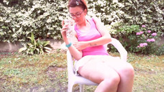 Nicoletta Embassi: Nach dem trinken pissen ich in einen Garten vor allen!