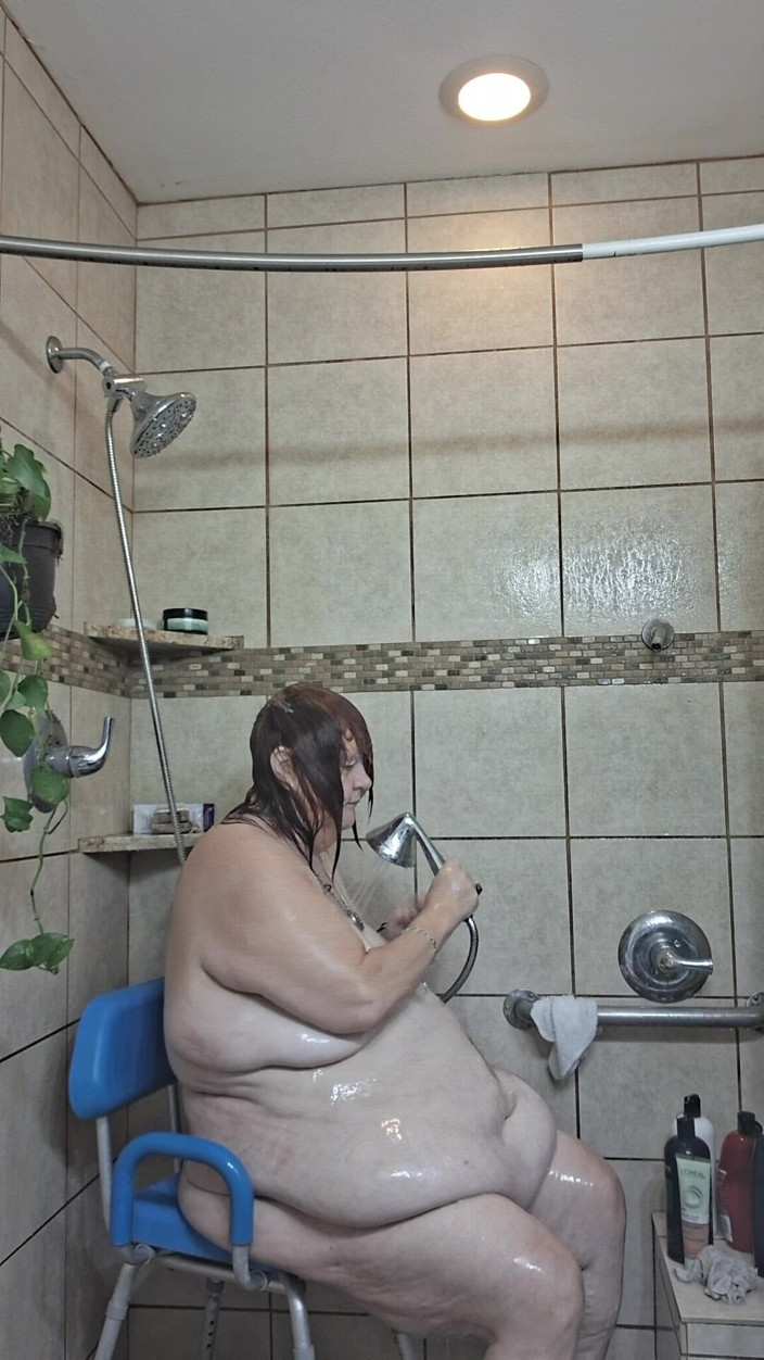 BBW nurse Vicki adventures with friends: Asistenta Mare Frumoasă Vicki Cu Tratament Cu Noroi La Dușul...