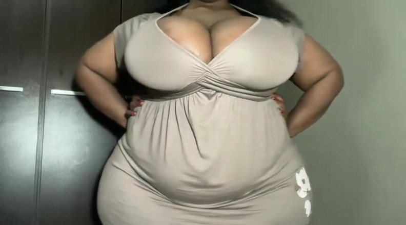 Legendary Booty Overdose: Gemendo preta gordinha dá prazer a si mesma na cama