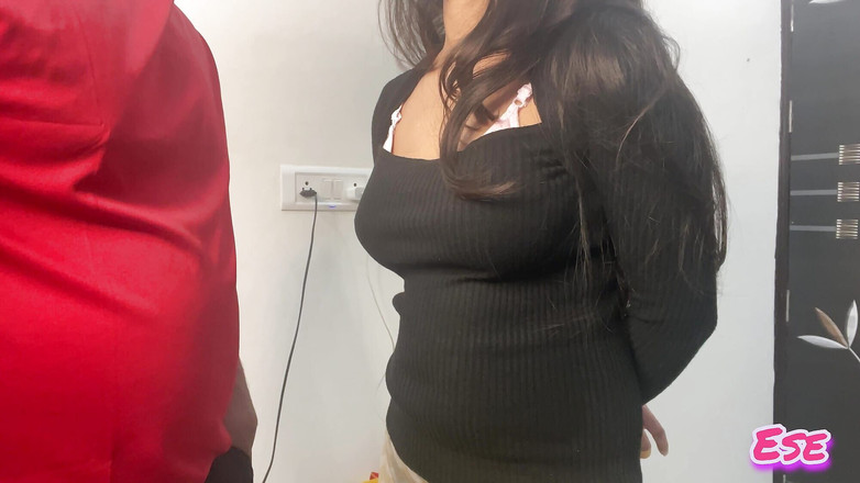 Sammy Sins: Șeful își pedepsește secretara pentru că a luat frunze prea mult