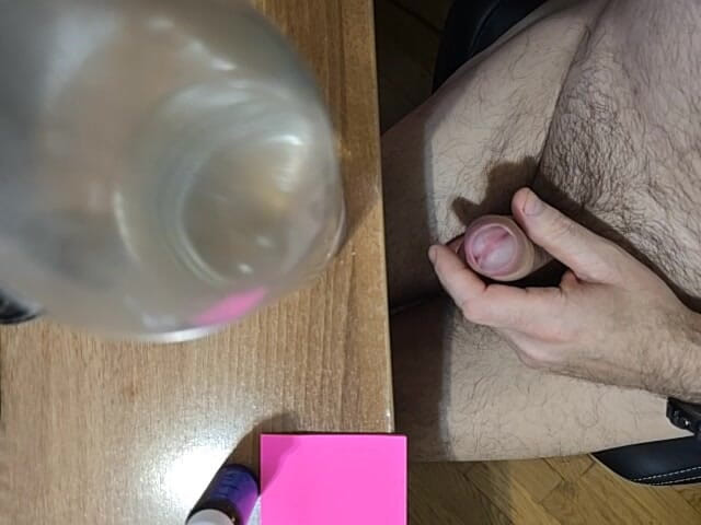 Jordance: 上から机に向かっていい感じで、射精もいい
