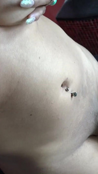 Modelování kalhotek a baru Naomi Chi se svléká a hraje si se svým velkým zadkem a tlustým ptákem