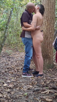 Ich traf einen fremden, während ich nackt im wald war