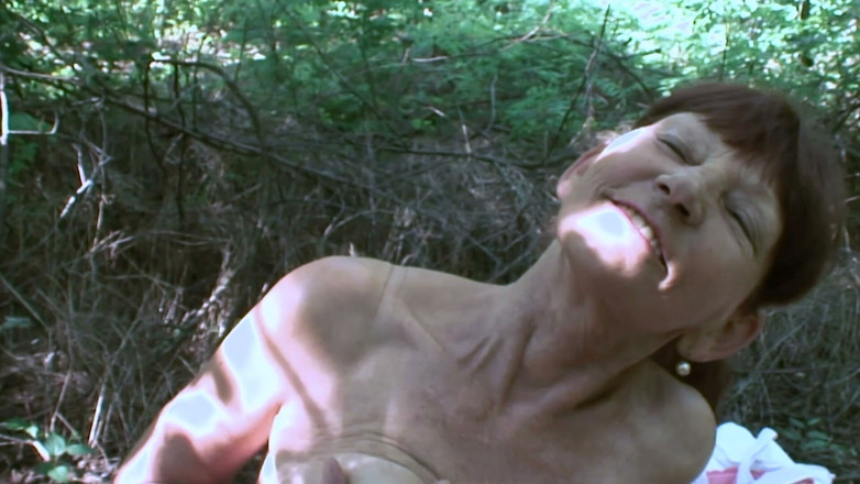 Hot Mature Adventures: Blondýnka a zrzka venkovní hardcore kouření a sex