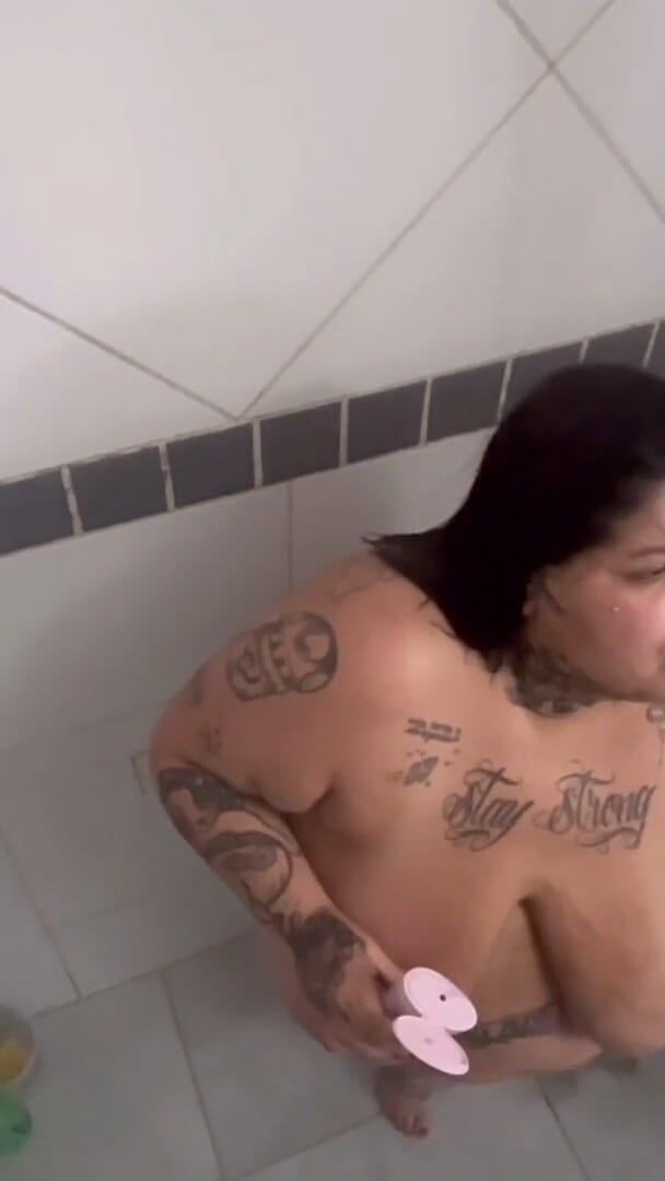 Mary Jhuana: Naughty Bath with Me