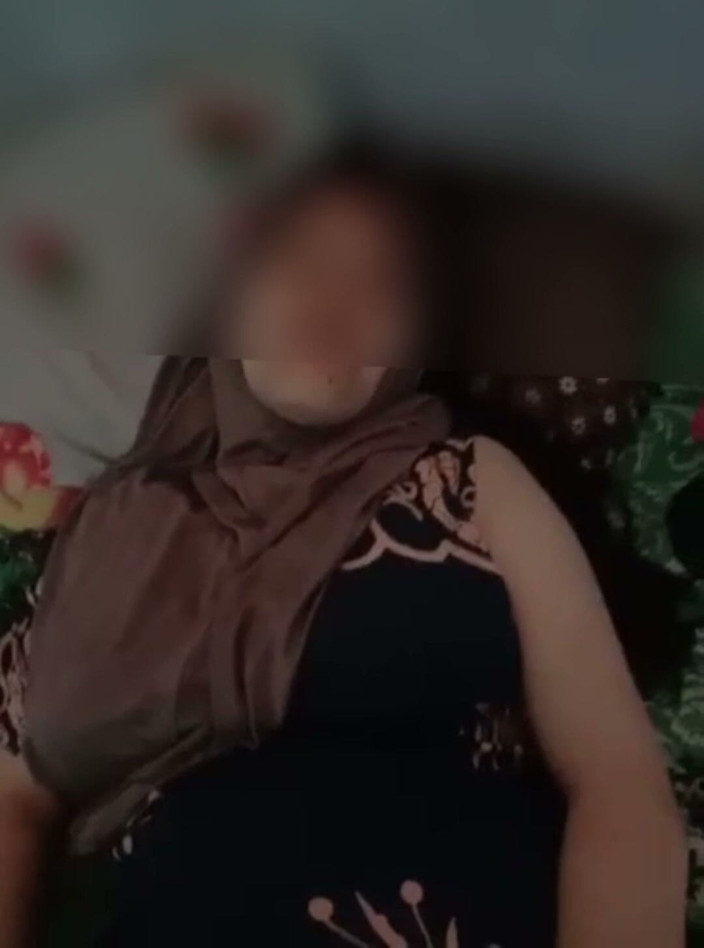 Famly sex: O suspiro de uma garota do interior em hijab é realmente...