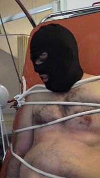 Ro stick mentre lo umilio verbale e gli sputo in bocca