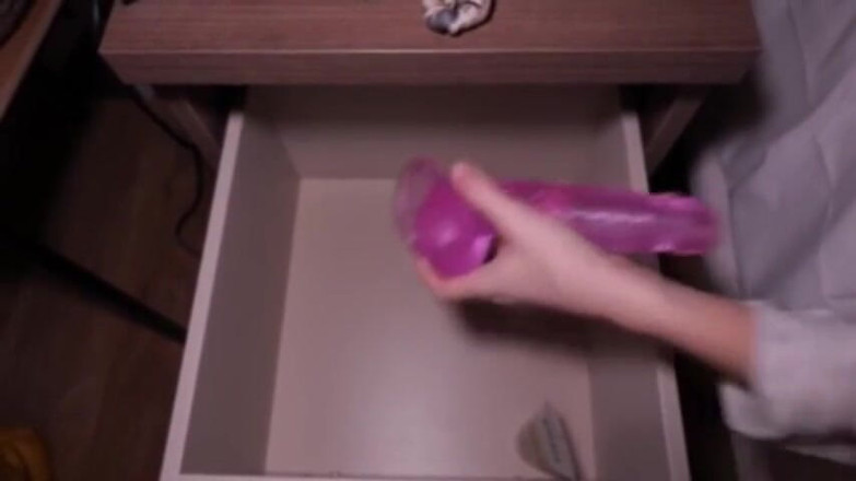 Loly Lola: J’ai eu un bon orgasme avec un gode avant de...