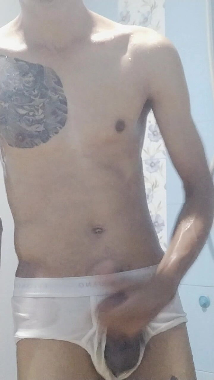 Cute boy all: Masturbasi solo di kamar mandi