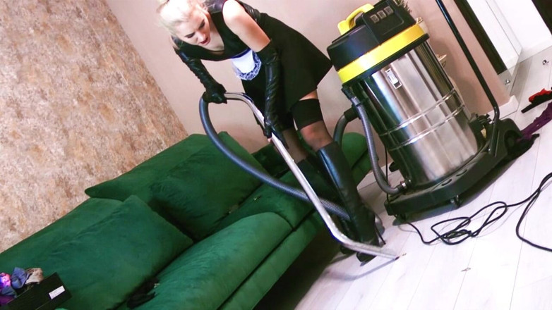 Goddess Celine: La babysitter viene