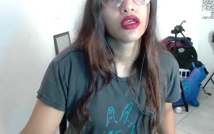 Michelle sex hard: Hýbe rukou na té sexy kundičce. a velmi zlobivá malá...