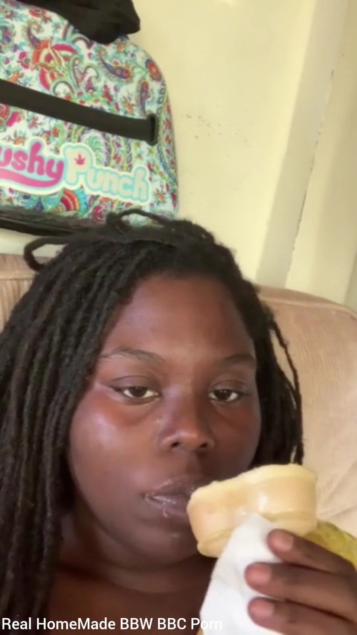 Super sexy ebony cuties: ファンリクエスト スプリンクルでアイスクリームを舐めて