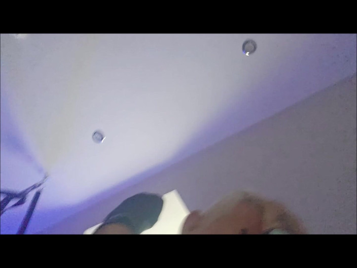 SilverFux: Mulher Madura Com Tesão Paga Um Cara Para Transar Com...