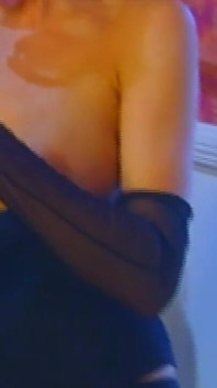 MILF bertetek besar seksi yang cantik dikongkek dan dipancut mani pada pepek oleh zakar besar
