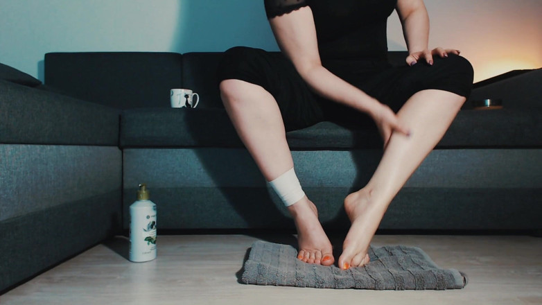 LegsOnHeels: Creaming my legs, feet and toes