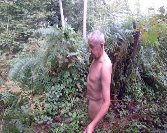Andy: सड़क के किनारे नग्न और जंगल