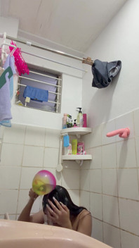 Duschspaß mit dildo, der sich mir anschließen will