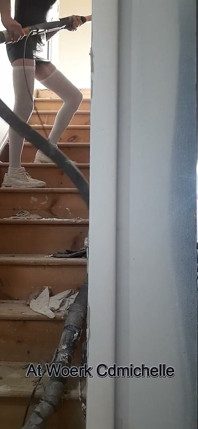Tại Nơi Làm Việc Cdmichelle Sanding Drywall Trước Khi Sửa Chữa Vách Ngăn Khi Mặc Quần Lót Gợi Cảm Liingerie & Dres Gợi Cảm