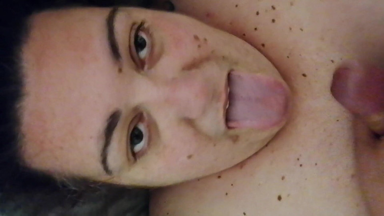 Chupita84: Une femme branle une bite