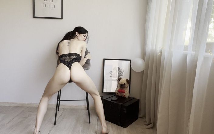 silicone_brunette: 11 phút lắc lư