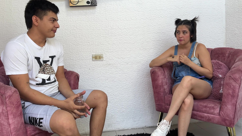 ManuelaAlvarez: Chiedo al mio fratellastro sexy di aiutarmi a fare un...