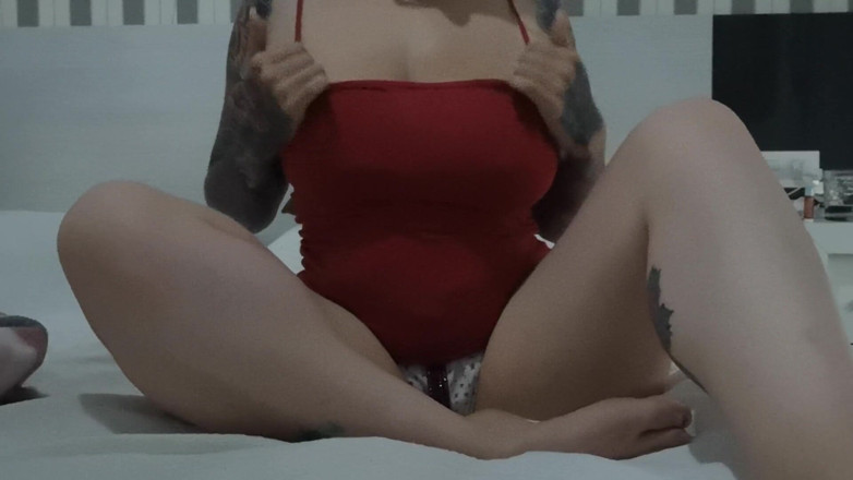 Elizabeth Hunny: Gloria mattutina per la mora tatuata