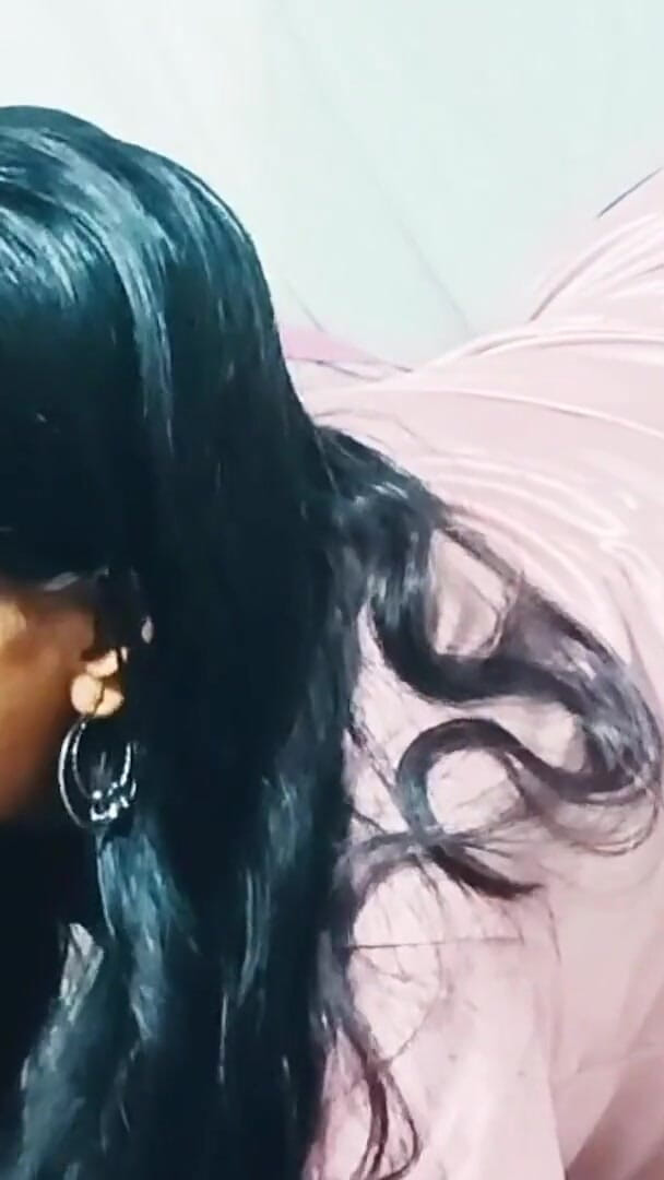 Fingering My Wife's Ass After Massaging Her for the First Time (Desi bhabi Rojjny)
