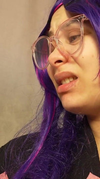 작은 의붓형제에게 굴욕을 당하는 거대한 이복 여동생
