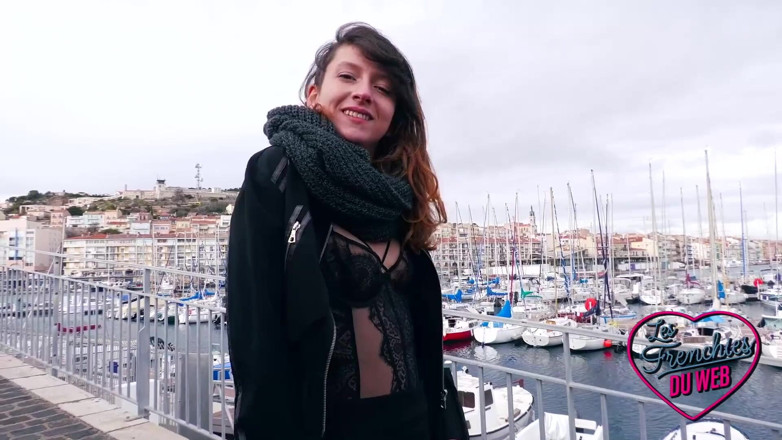 The Frenchies of the web: เมลานี่ สาวหื่นยื่นตูดให้เย็ดเป็นครั้งแรก