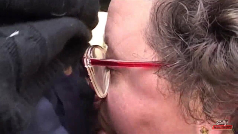 Vere Casalinghe Italia.: Velha gordinha chupa seu pau ao ar livre em close-up
