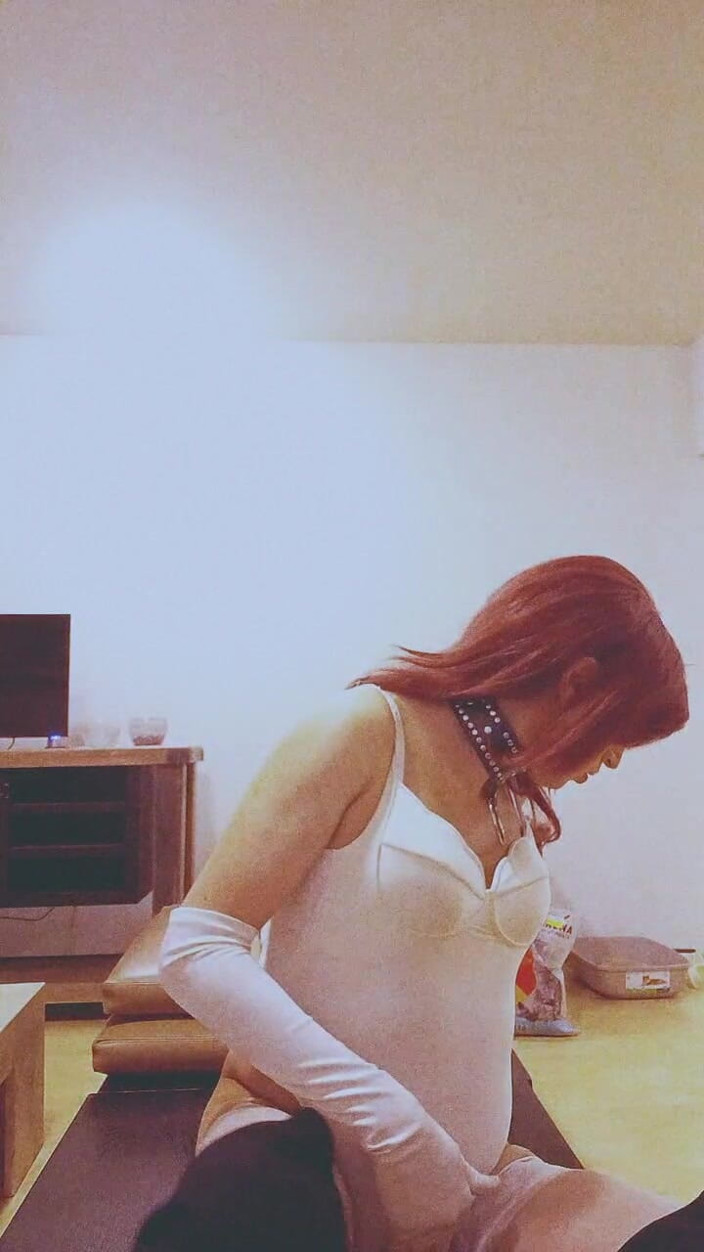 Tammy sissy slave: Masturbace s dildem