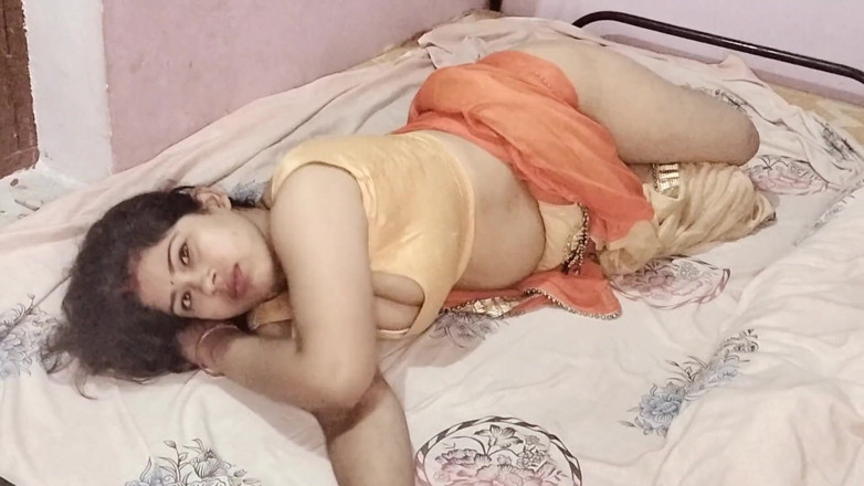 Sexy Girlfriend Girl: proaspăt adoră romantismul cuplului căsătorit și sărutări futute în videoclip sexual hindi