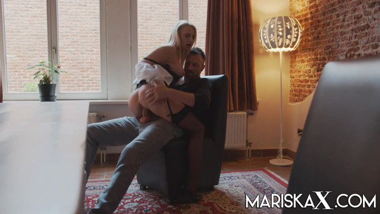 Mariska x: Mariskax - Elizabeth está lista para su terapia sexual