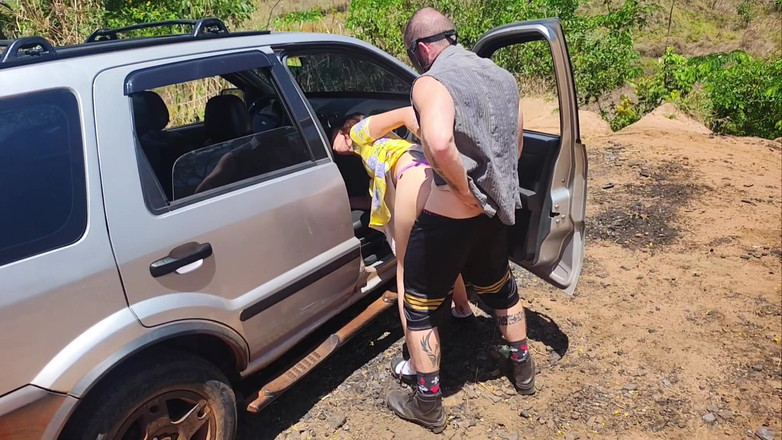 Carmona's films: Casal vai acampar no Halloween e sua esposa acaba sendo...