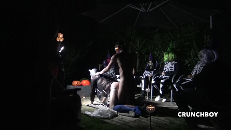 BAREBACK PORN SPY CAM: Amateur cam fucked bareback at night for Halloween