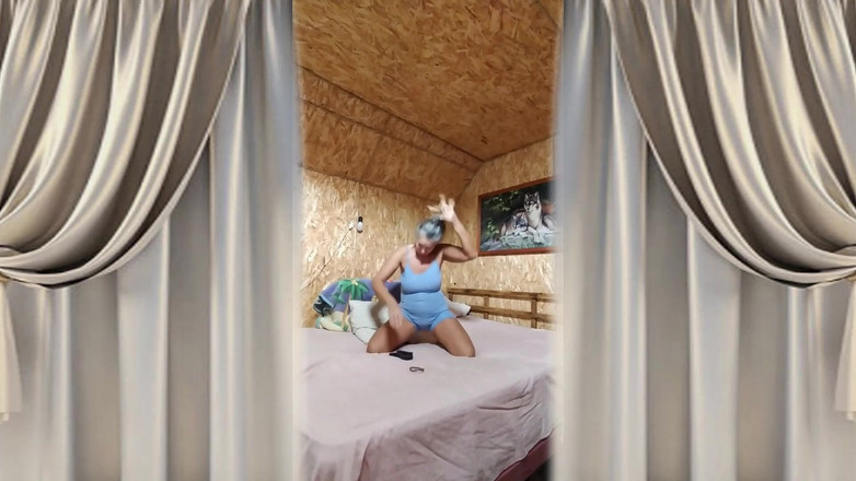 Lukerya: 새로운 날을 맞이하는 핫한 주부 Lukerya