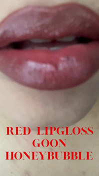 Áp dụng lipgloss màu đỏ tôn sùng môi, gooning, femdom, findom