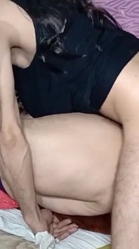 Hintli kadın xxx freeporn seks videosu için misyoner tarzında devar ile sikişiyor