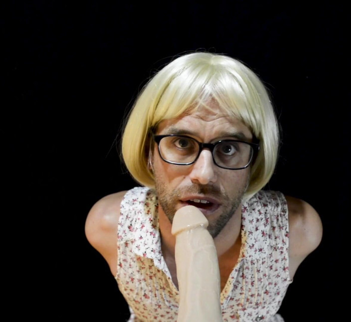 Cam Crest: Travestito pompino in un vestito carino