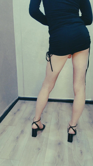 Lana Cross: Saya berjalan sendirian di sekitar rumah