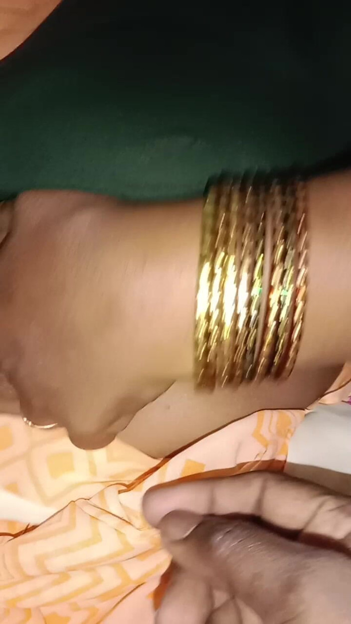 Tamil Anti Uma: Die tante meiner nachbarin rief mich an, als ihr ehemann...