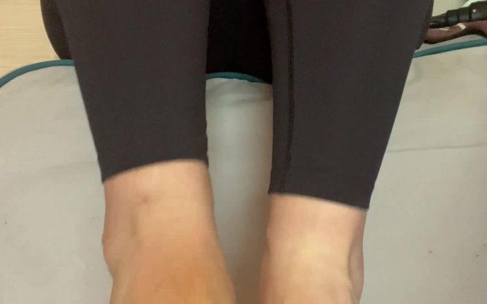 Feet: Pokaż stopy