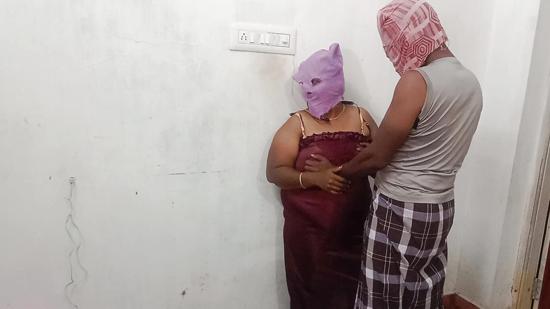 Santhi89: Indická tamilská dívka podvádí v domě Sexy velká prsa Sexy...